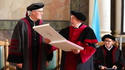 Embedded thumbnail for Урочиста церемонія вручення диплома Почесного професора Юрію Бобалу